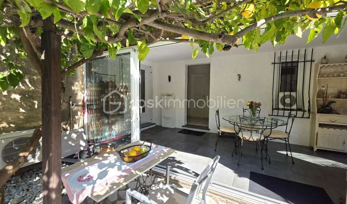 A cogolin (Var) - maison Traditionnelle 118 m² avec garage et piscine - photo 4