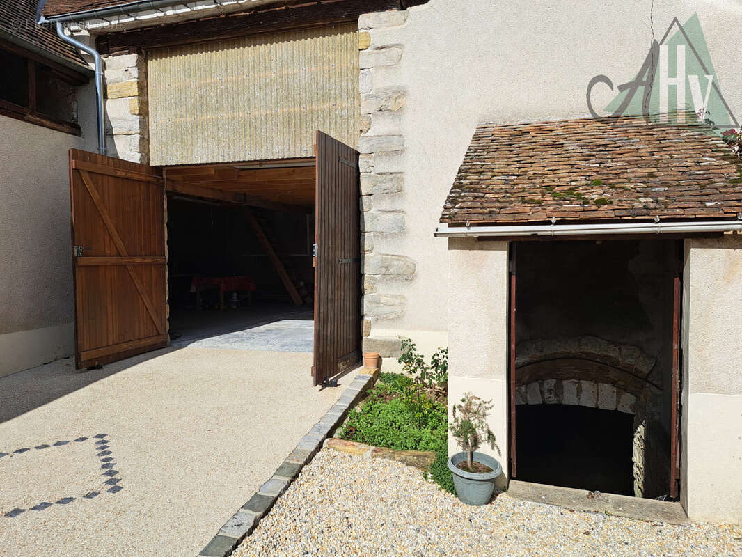 Maison à PONT-SUR-YONNE
