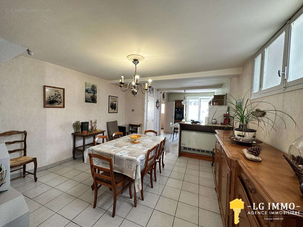 Maison à MORTAGNE-SUR-GIRONDE