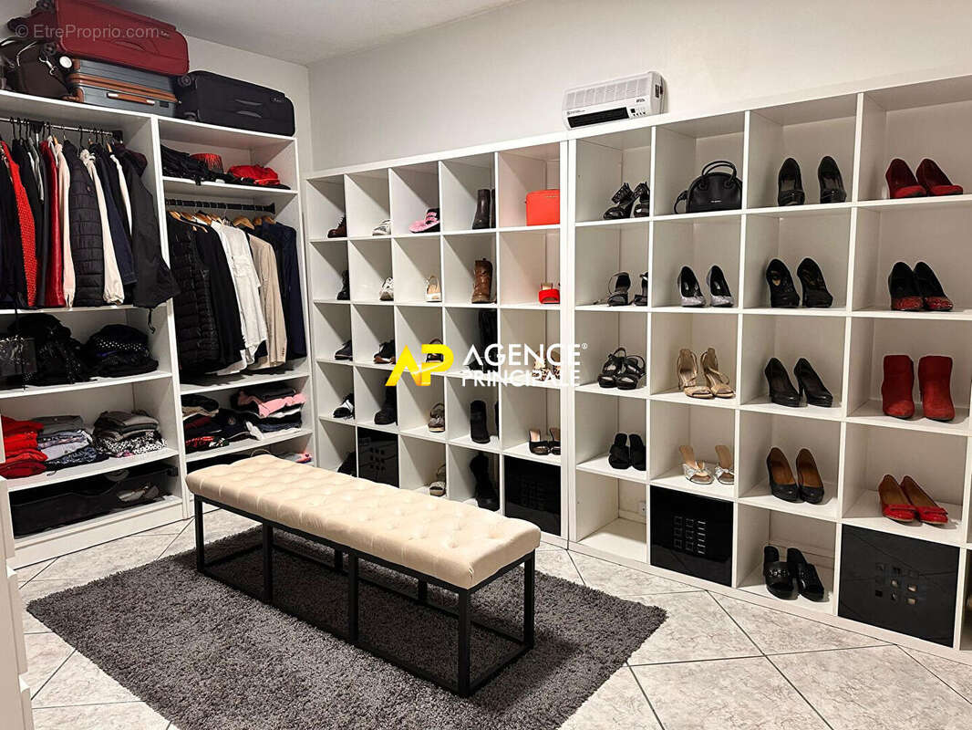 Appartement à SARTROUVILLE