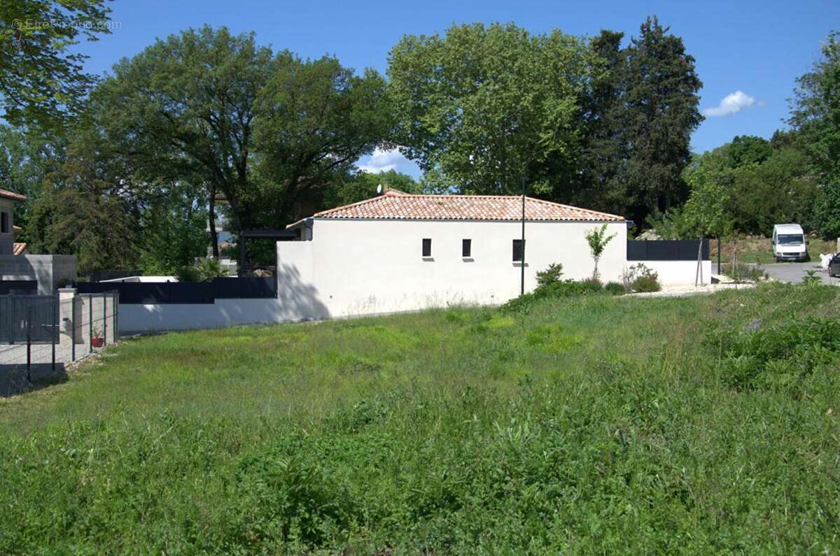 Terrain à MONTELIMAR