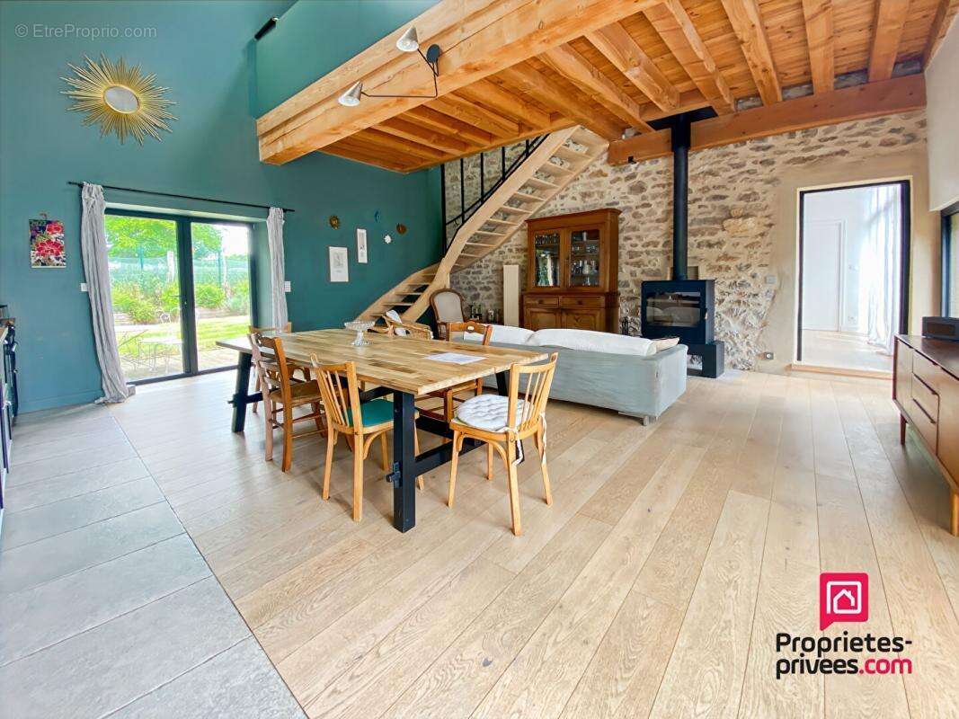 Maison à VAULT-DE-LUGNY