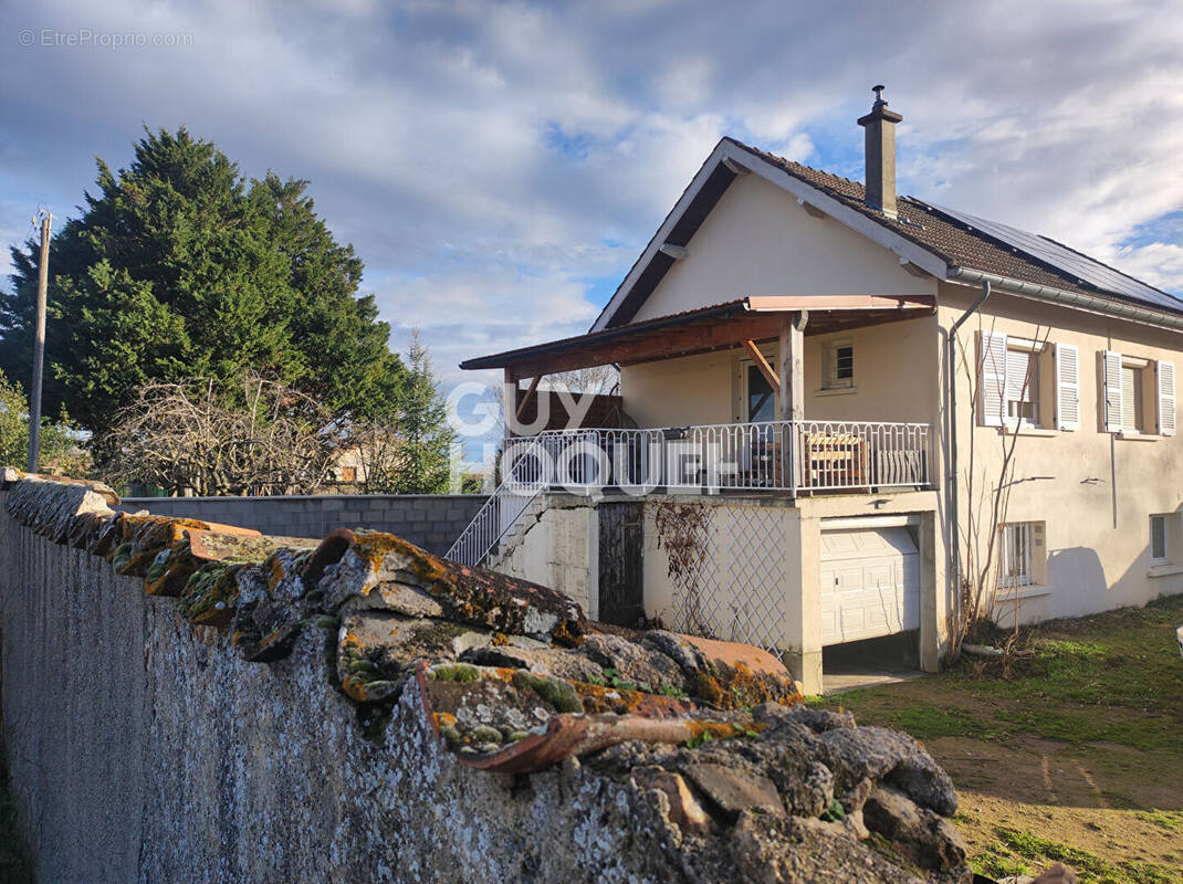 Maison à SAINTE-AGATHE-LA-BOUTERESSE