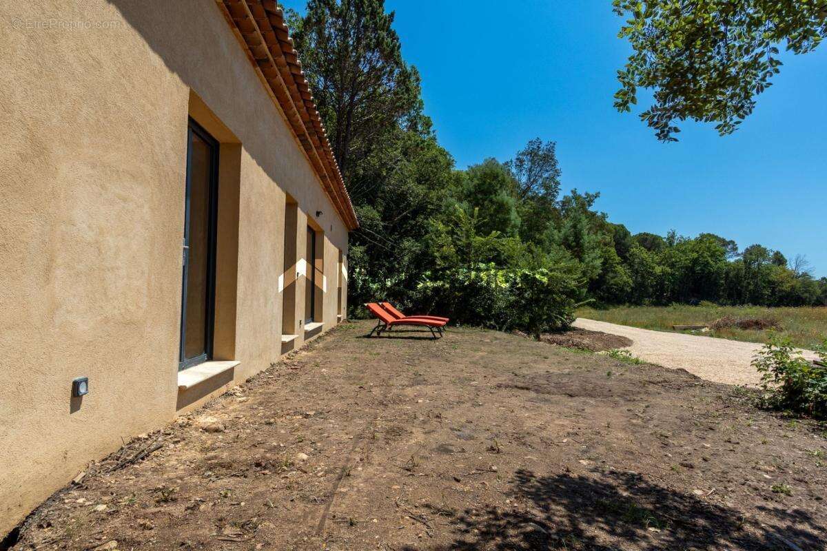 Maison à ROQUEBRUNE-SUR-ARGENS