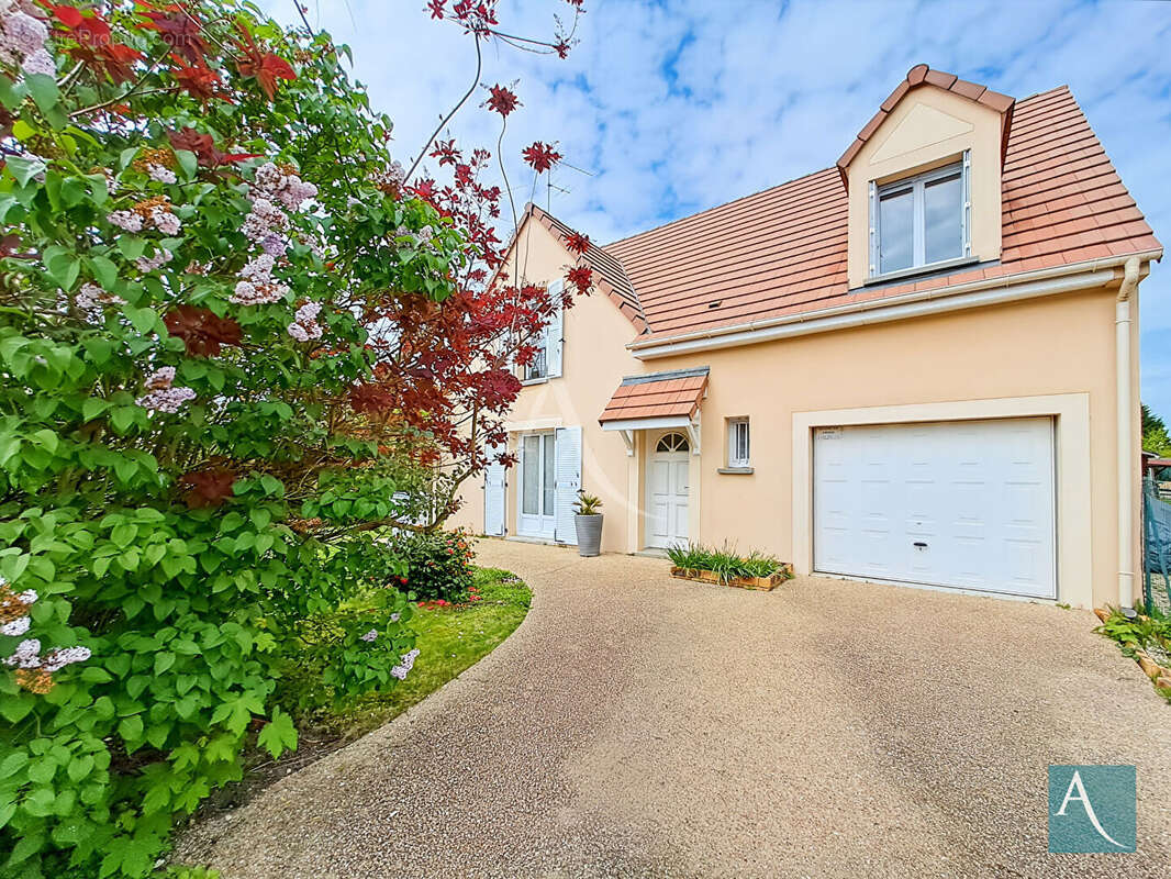 Maison à OLLAINVILLE