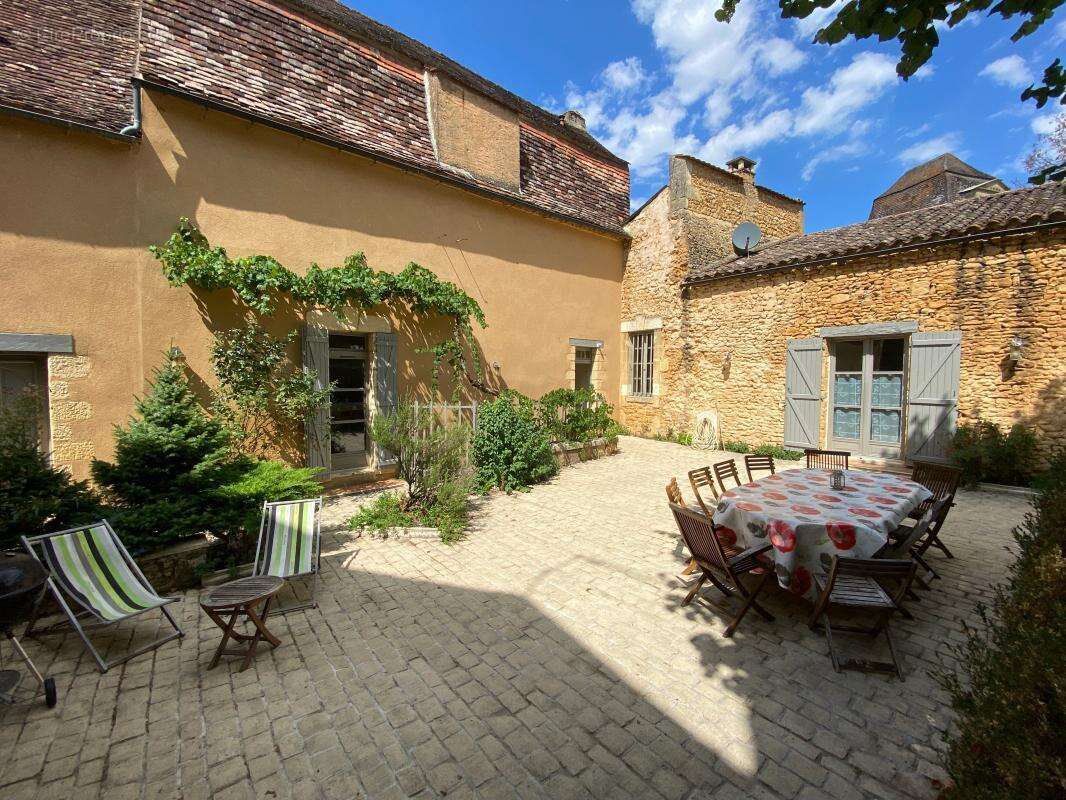 Propriété de caractère restaurée avec piscine chauffée, idéale chambres d’hôtes – Sainte-Alvère - photo 4