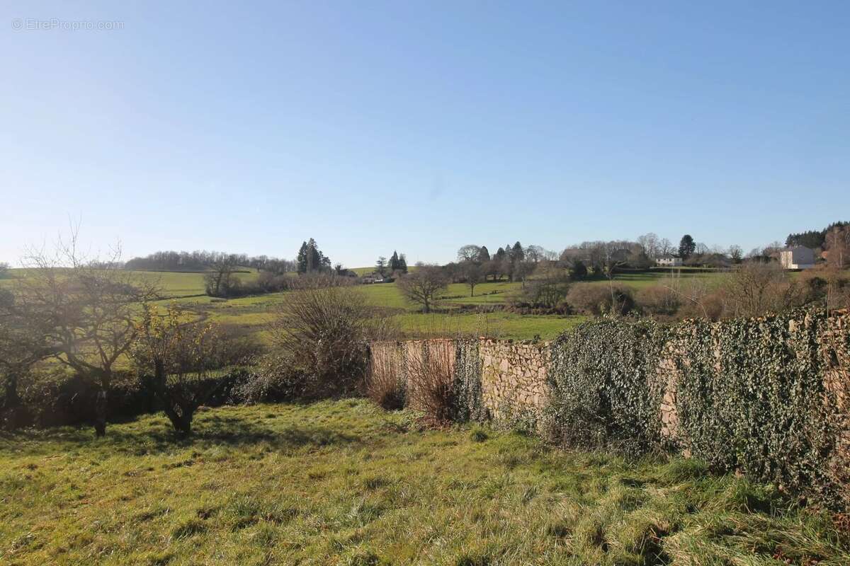 Appartement à SAINT-LEGER-SOUS-BEUVRAY