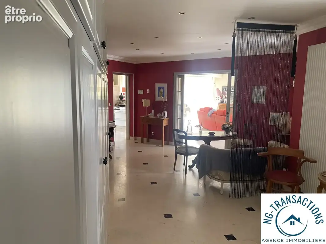 Belle maison de plain-pied avec une vue panoramique sur la campagne. - photo 10