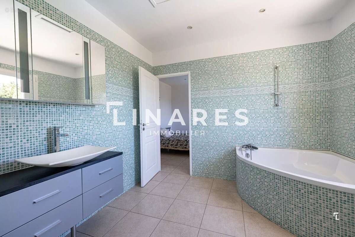 LA GRACIEUSE - Villa T4 de 165m² - Piscine - Parcelle 604m² - 13013 La Batarelle - photo 14