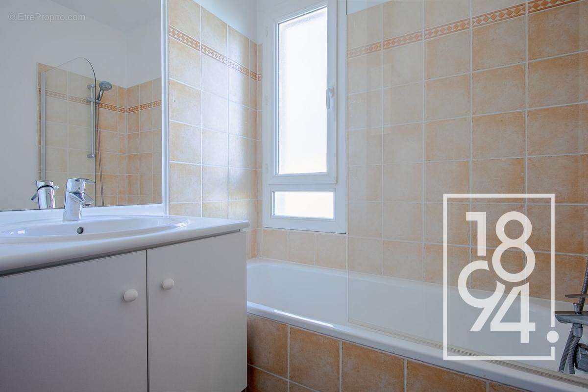 Appartement à LE PUY-SAINTE-REPARADE