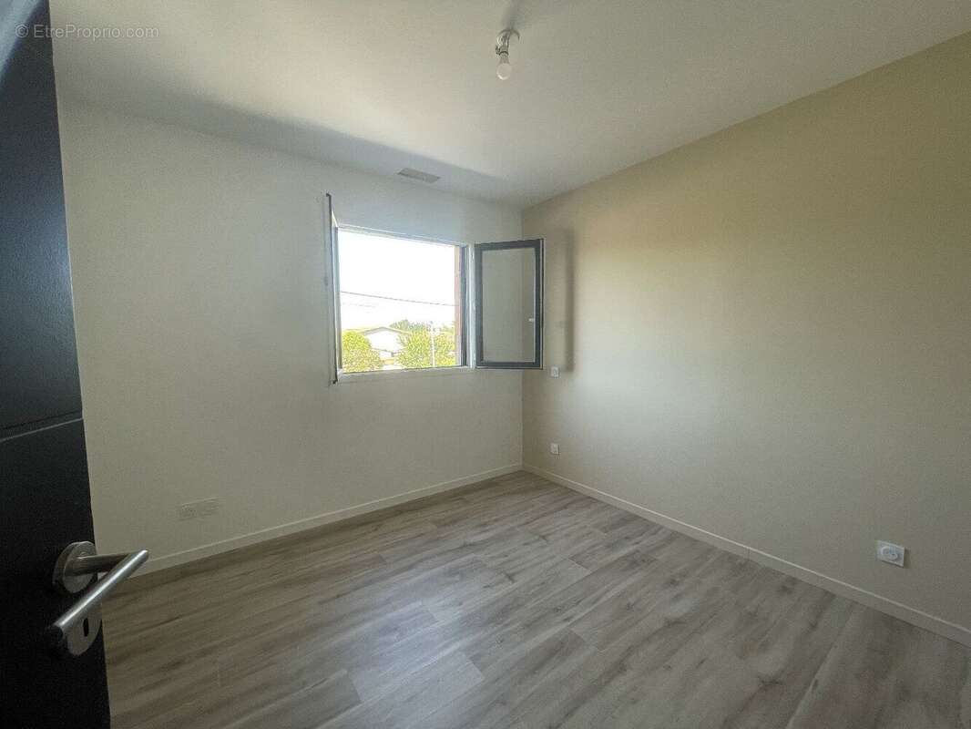 Maison 115 m² à Villeneuve-Tolosane  - photo 6