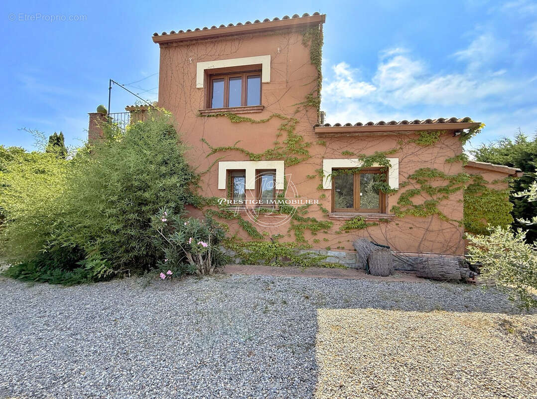 Maison à BAZAUGES