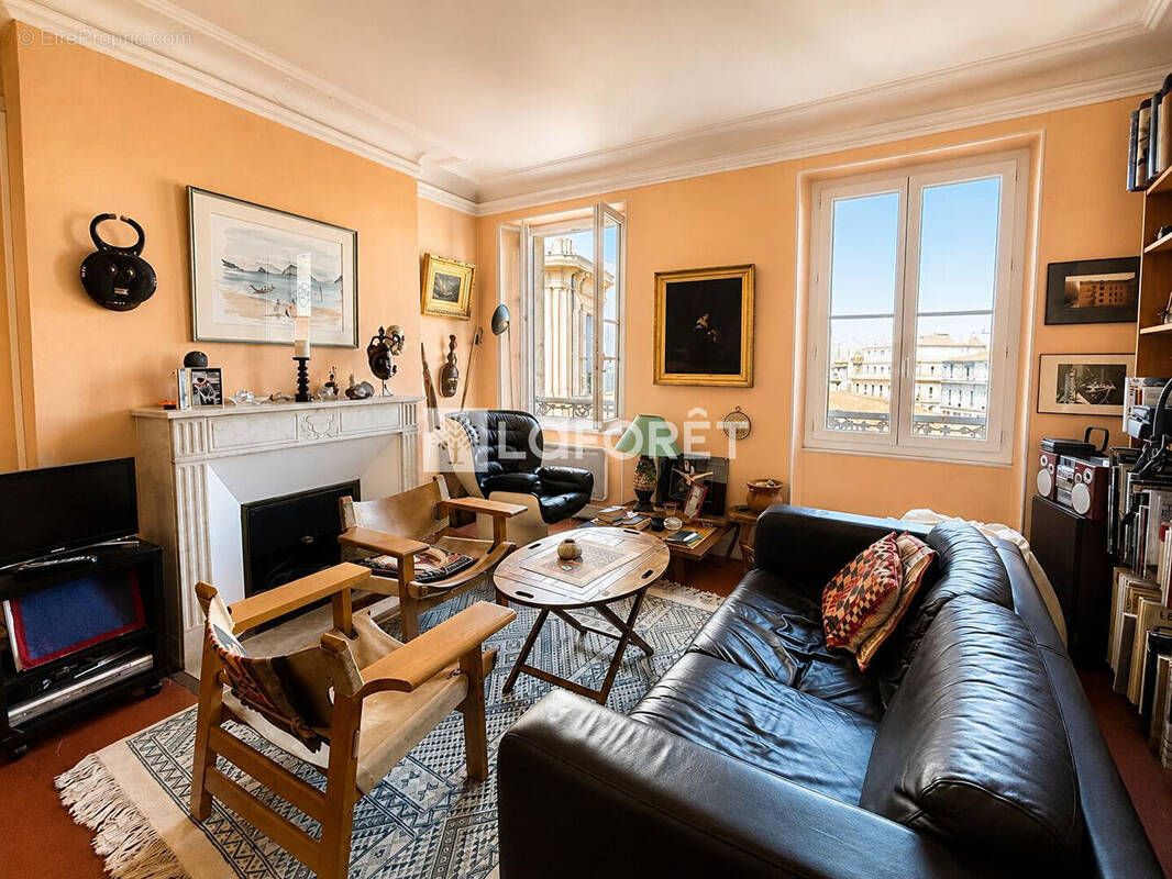Appartement à MARSEILLE-1E