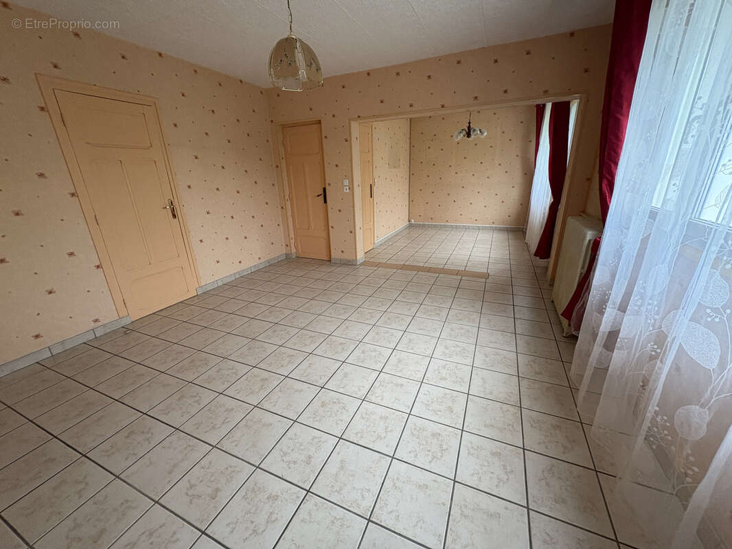 Maison à LA CHAPELLE-SAINT-LUC