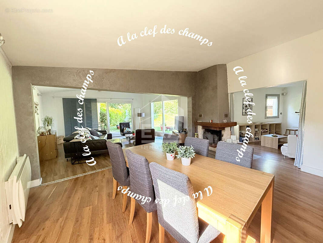 Maison à VILLIERS-LE-BACLE