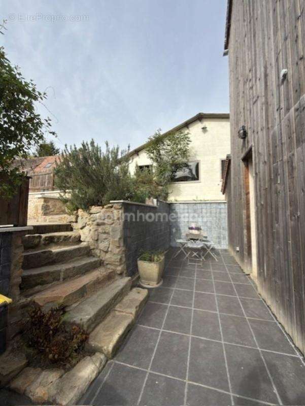 SAINT CYR SOUS DOURDAN. Maison de charme rénovée 120 m² – Suite parentale – Garage – Dépendances – Jardin 424 m² – Terrasse 35 m - photo 8