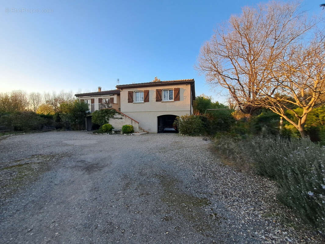 Maison à FEUGAROLLES