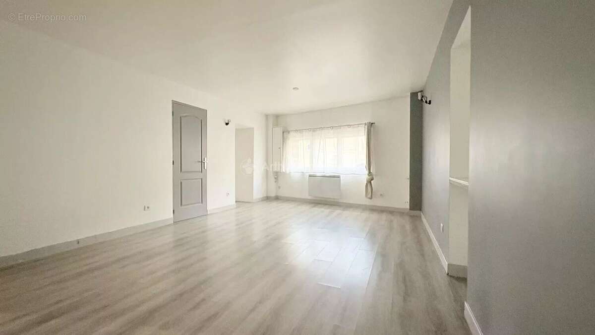 Appartement à FONTENAY-TRESIGNY