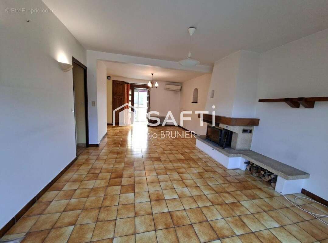 Maison 70 m² à Saint-Pierre-De-Curtille  - photo 5