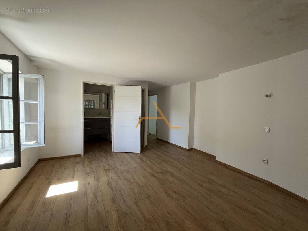 Appartement à VALREAS