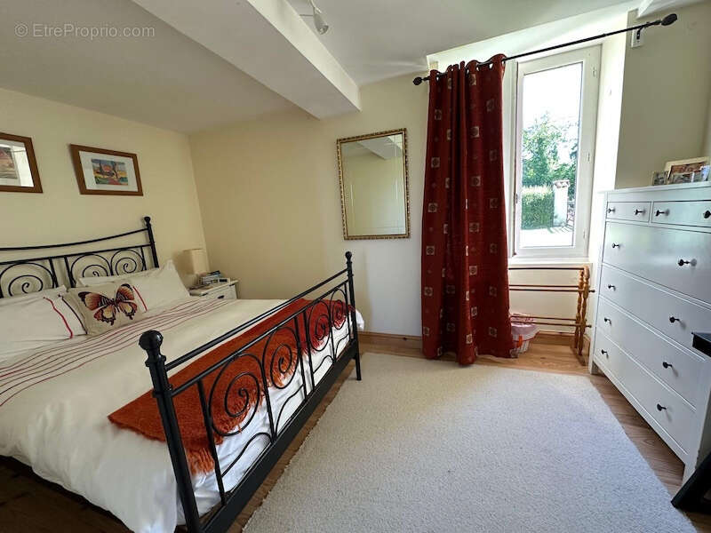 Maison à NANTEUIL-AURIAC-DE-BOURZAC