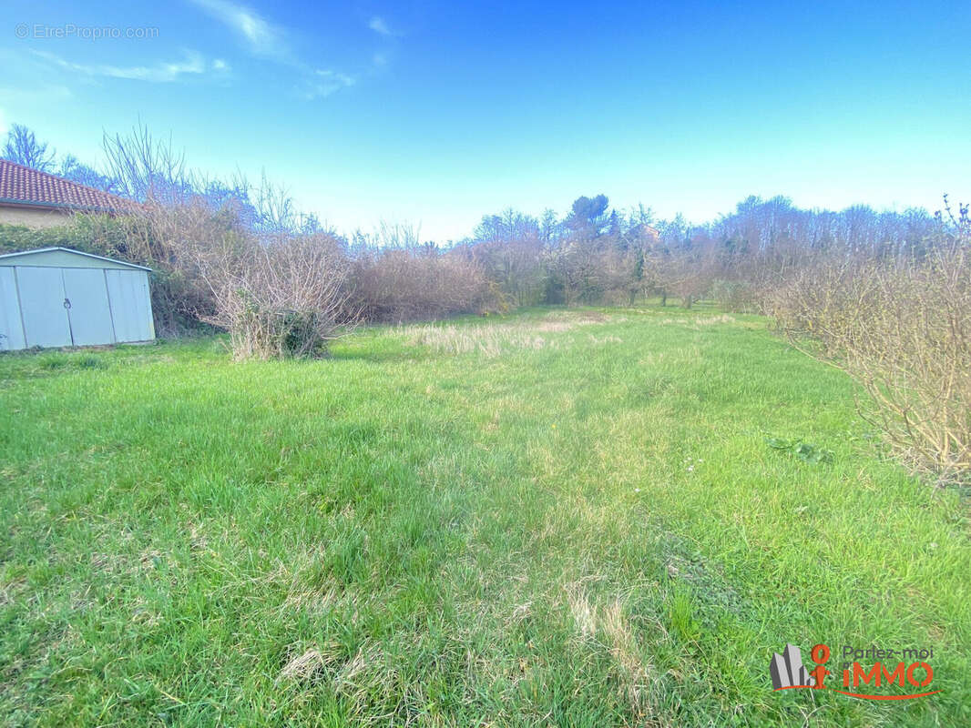 Terrain à VAULX-MILIEU
