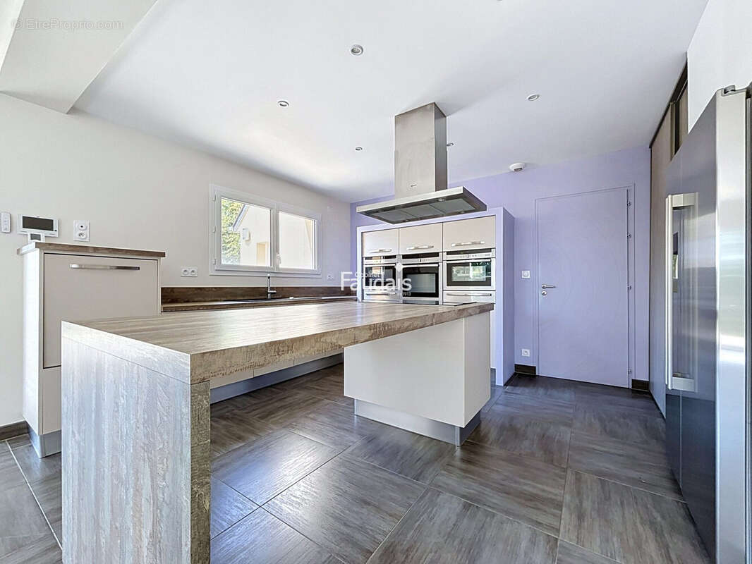Maison 160 m² à La Barre-De-Semilly  - photo 8