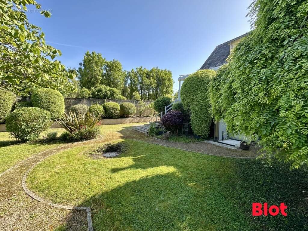 Maison à MONTFORT-SUR-MEU