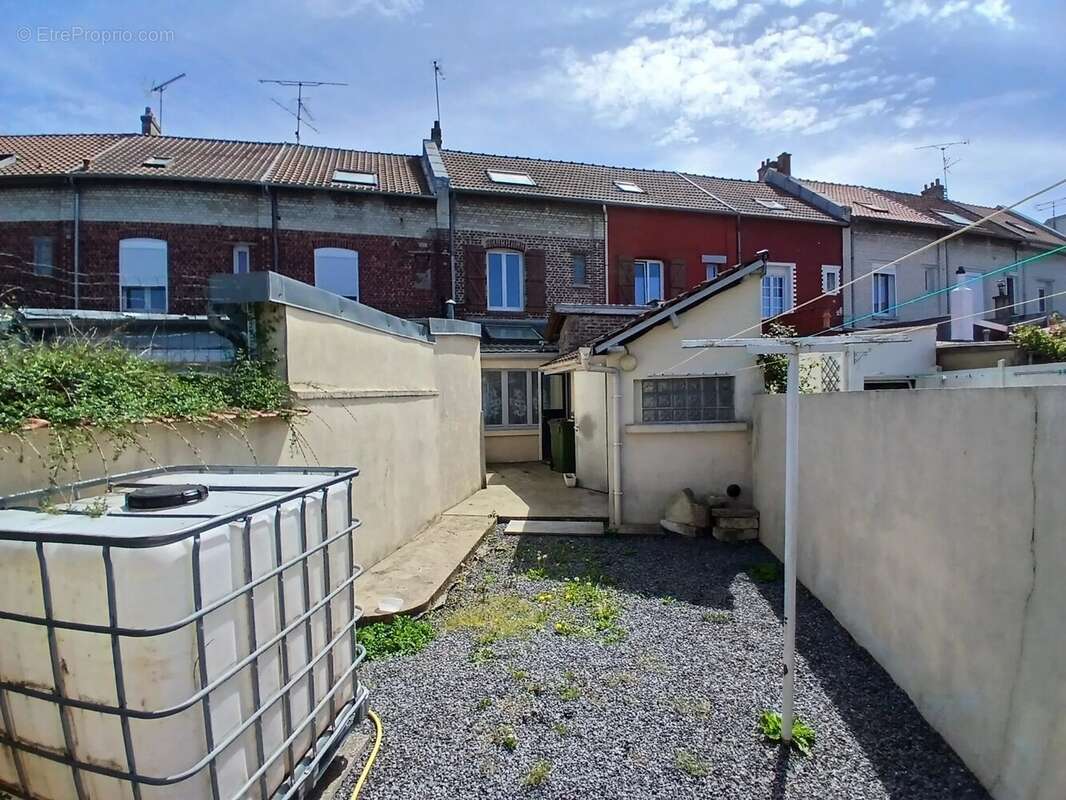 Quartier Saint Acheul / Maison élevée sur Cave / Jardin - photo 6