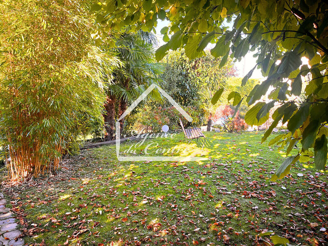 Terrain à L'HAY-LES-ROSES