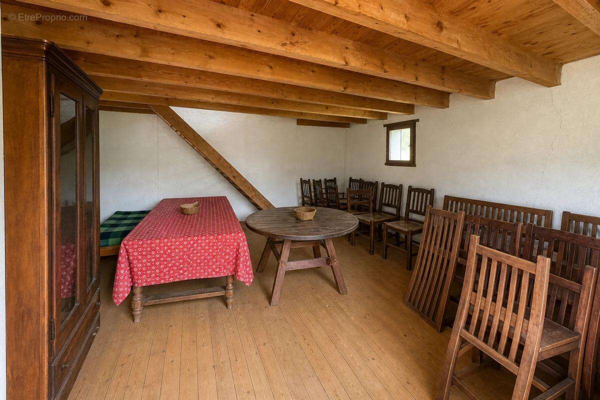 Bâtiment rural de 3 pièces d'environ 118,5 m² à Puimichel - photo 2