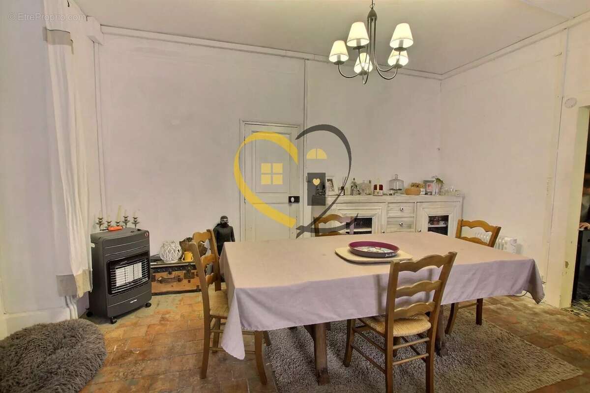 Maison à LA CHAPELLE-D&#039;ANGILLON