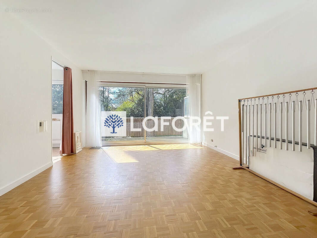 Appartement à L'ETANG-LA-VILLE