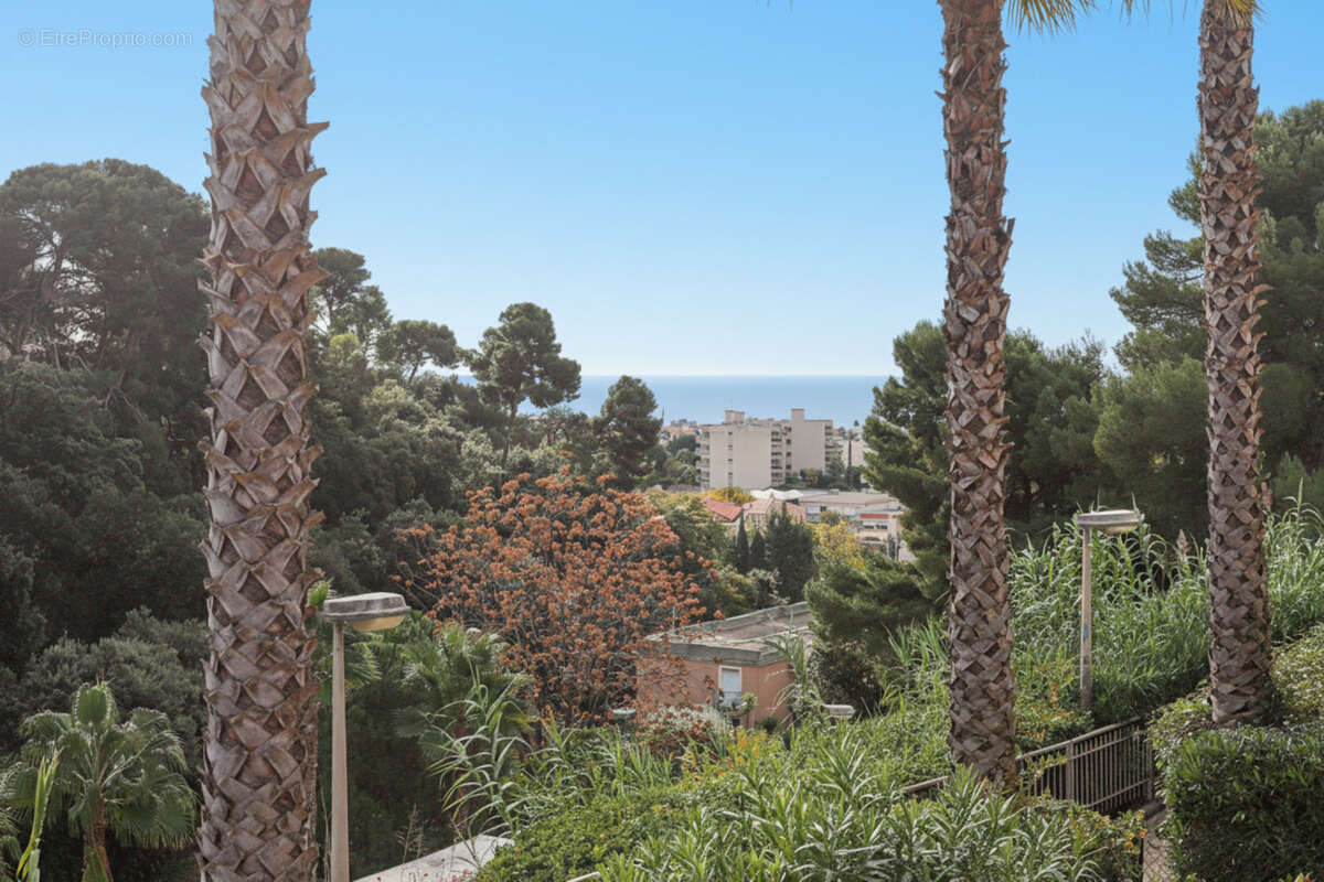 Appartement à SAINT-LAURENT-DU-VAR