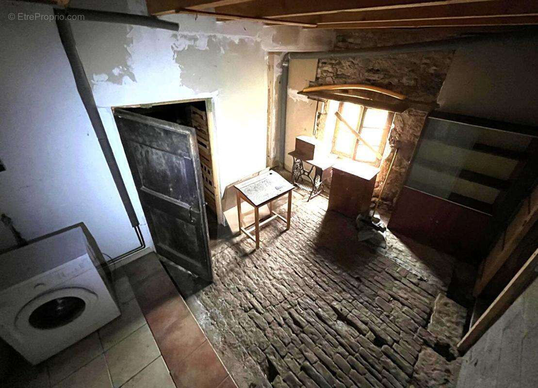 Maison en pierres, à  finir de rénover - avec belle vue -  Vosbles-Valfin (Chavagna) - photo 8