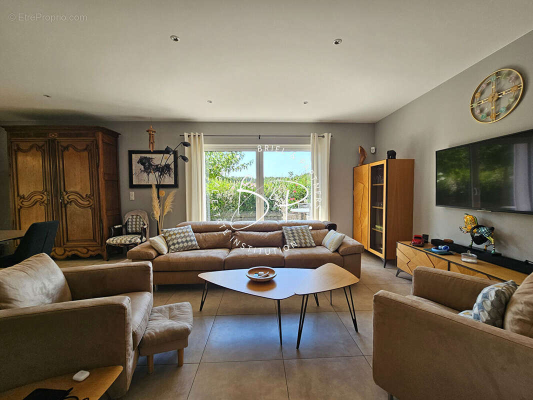 EXCLUSIVITE LORGUES Maison de plain-pied de 127 m² avec 4 chambres, piscine chauffée et jardin paysagé - photo 8