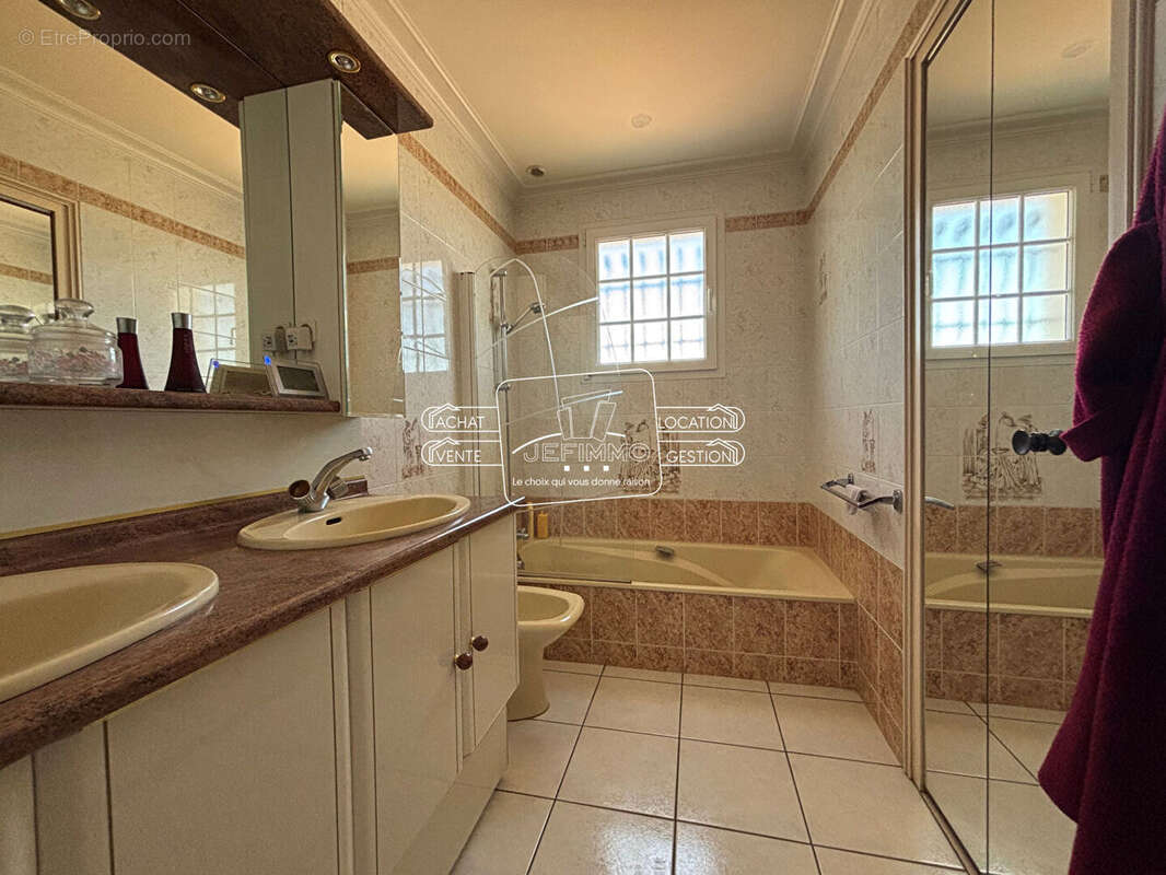 Maison à LA VARENNE