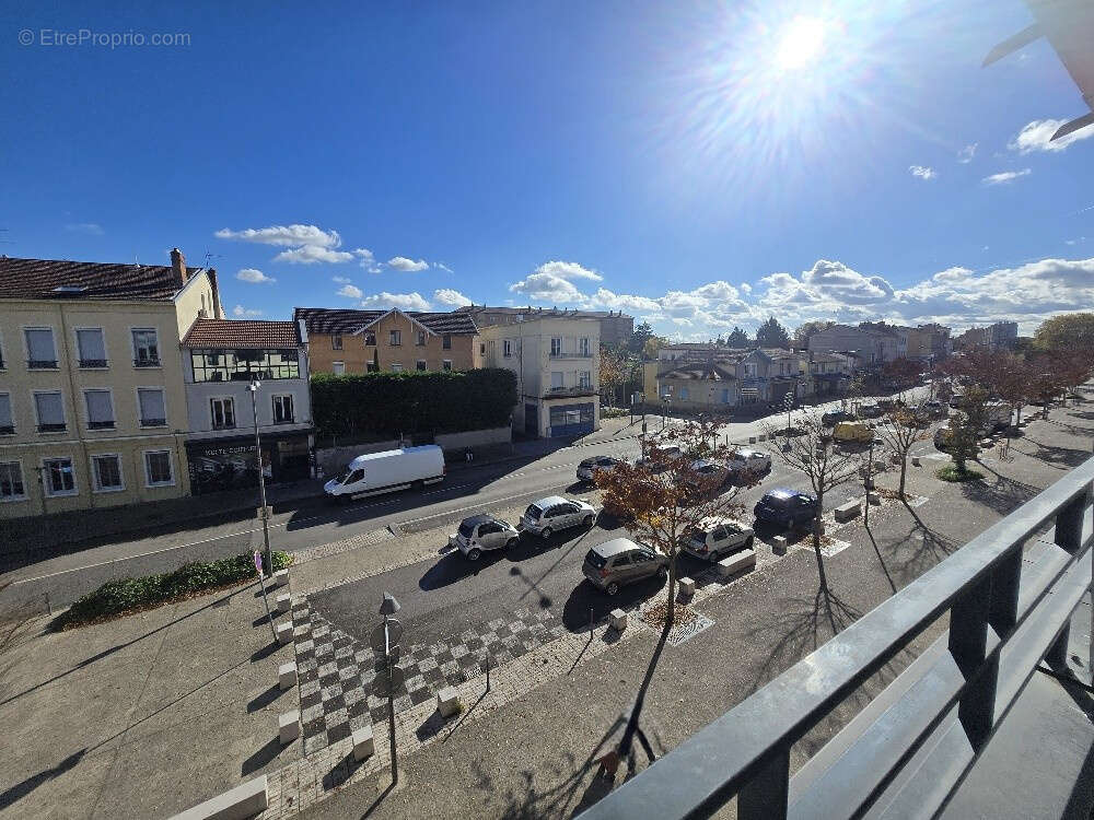 Appartement à SATHONAY-CAMP