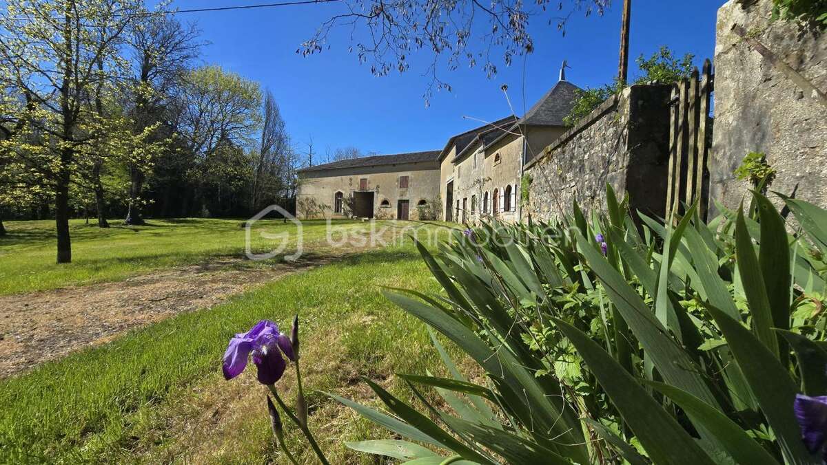Magnifique Chateau du XIX éme , dépendances, Maison de gardien/gite, parc arboré de 9,5 hectares - photo 26