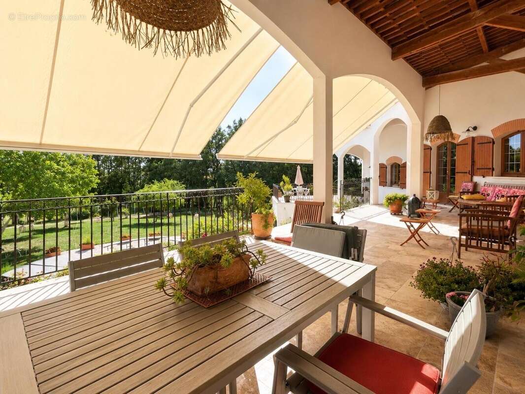 Maison 520 m² à Laroque-Timbaut  - photo 7