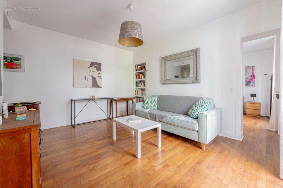 Appartement à PARIS-16E