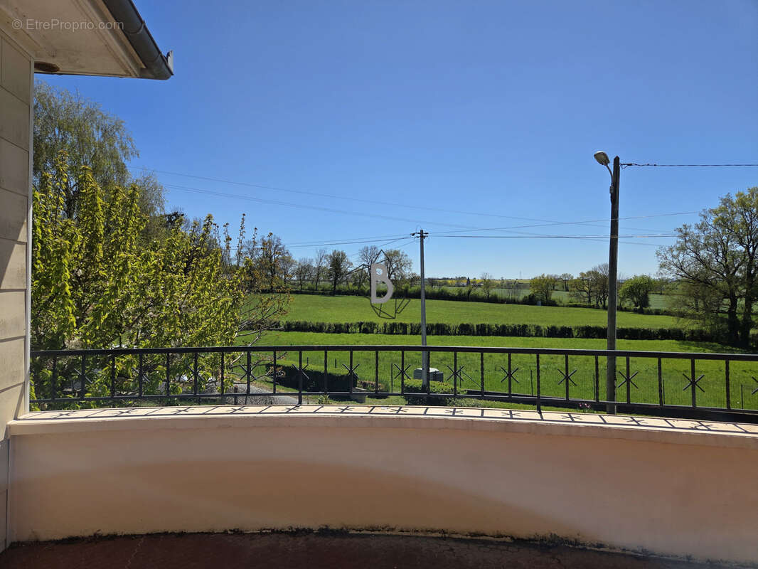Maison à REQUISTA