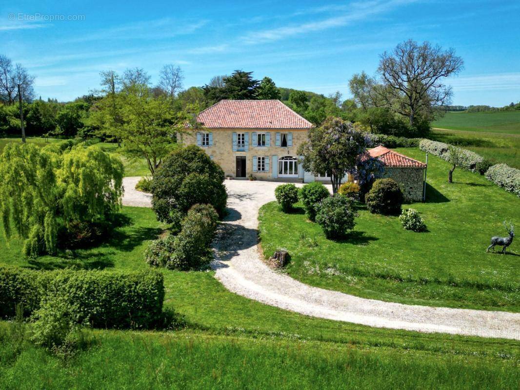 Maison à VIC-FEZENSAC