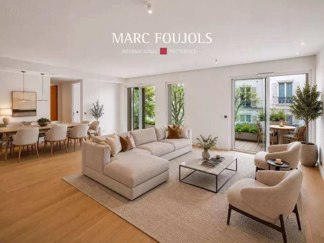 Appartement à PARIS-8E