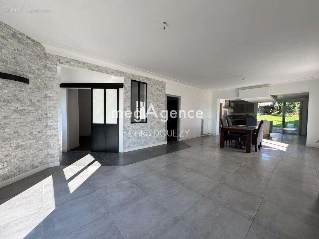 Maison 5 chambres 1 bureau, jardin, garage - photo 3