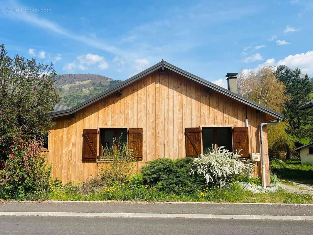 Maison à ECOLE