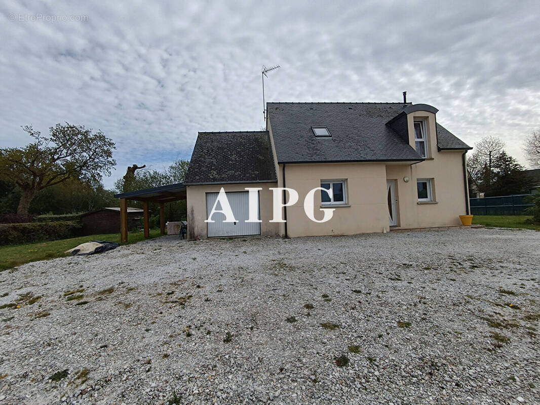 Maison à PLOUNEVEZ-QUINTIN