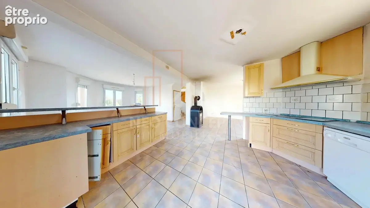 -- Beau potentiel pour cette maison 7 pièces au calme -- - photo 8