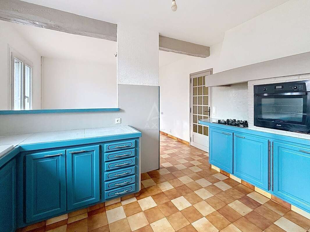 Maison à VILLENEUVE-LA-COMPTAL