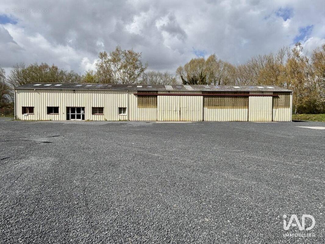 Photo 1 - Commerce à DECHY